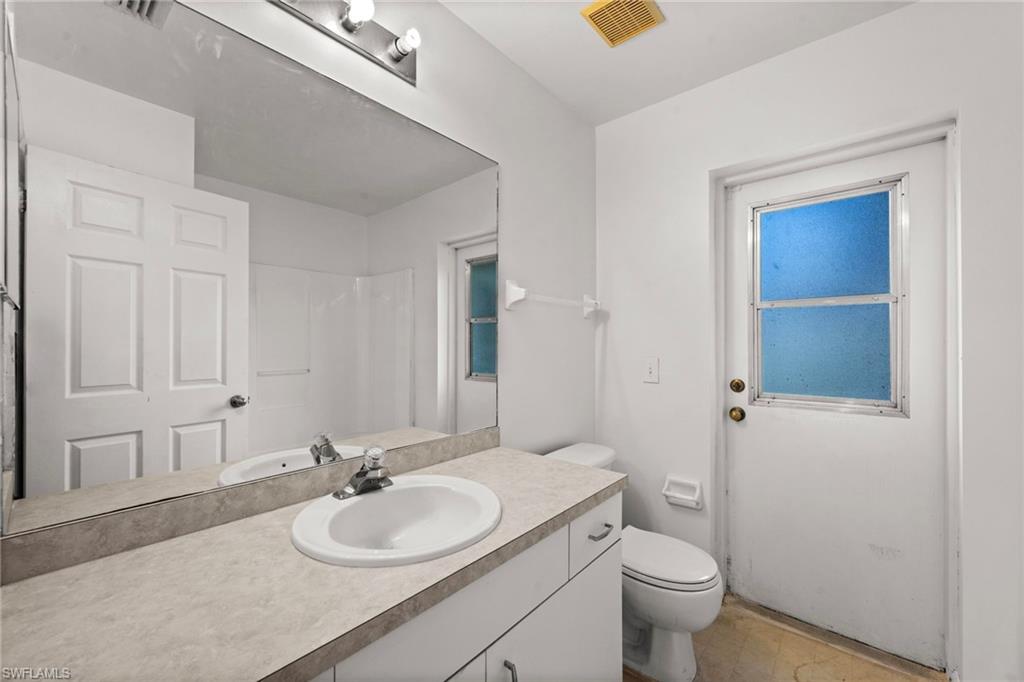 2440 31st Ave Ne Property Photo 18