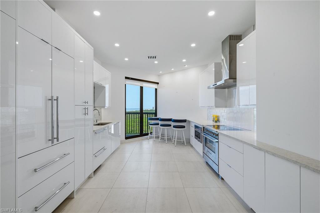 6075 Pelican Bay Blvd Phc Property Photo 1