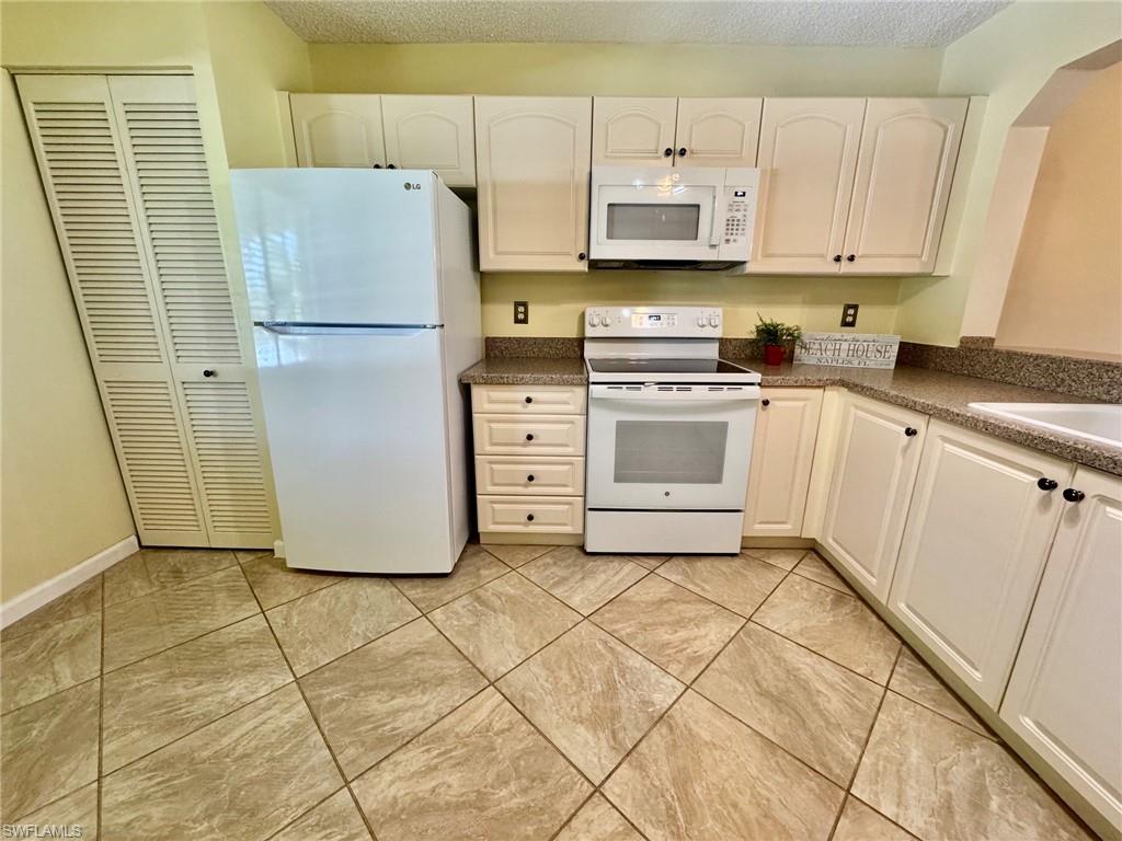 4524 Andover Way I-204 Property Photo 6