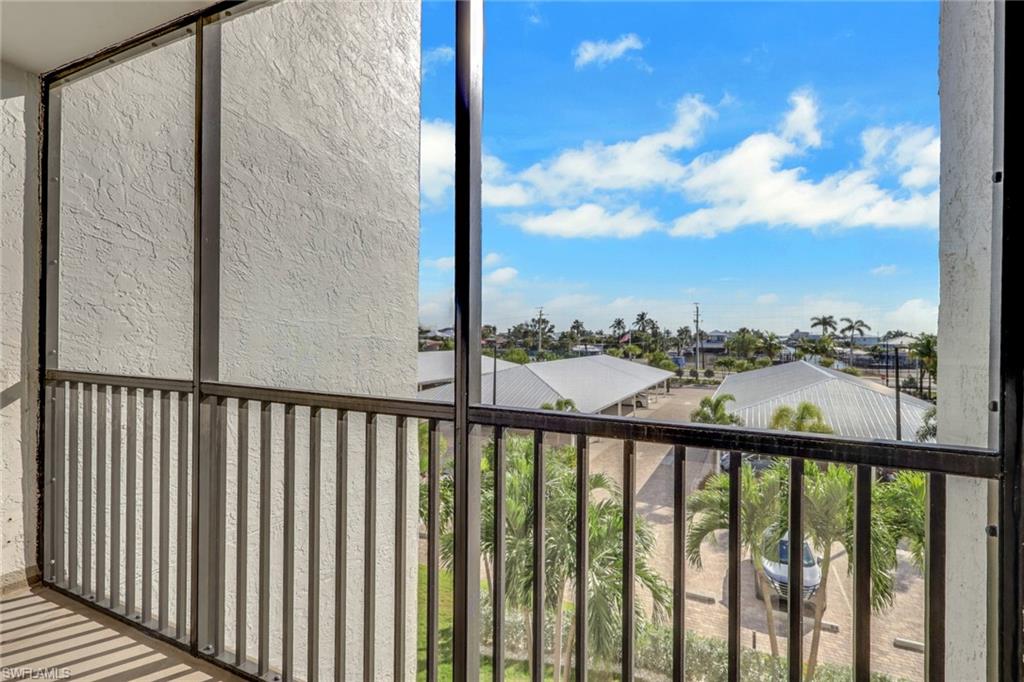 6612 Estero Blvd 301 Property Photo 28