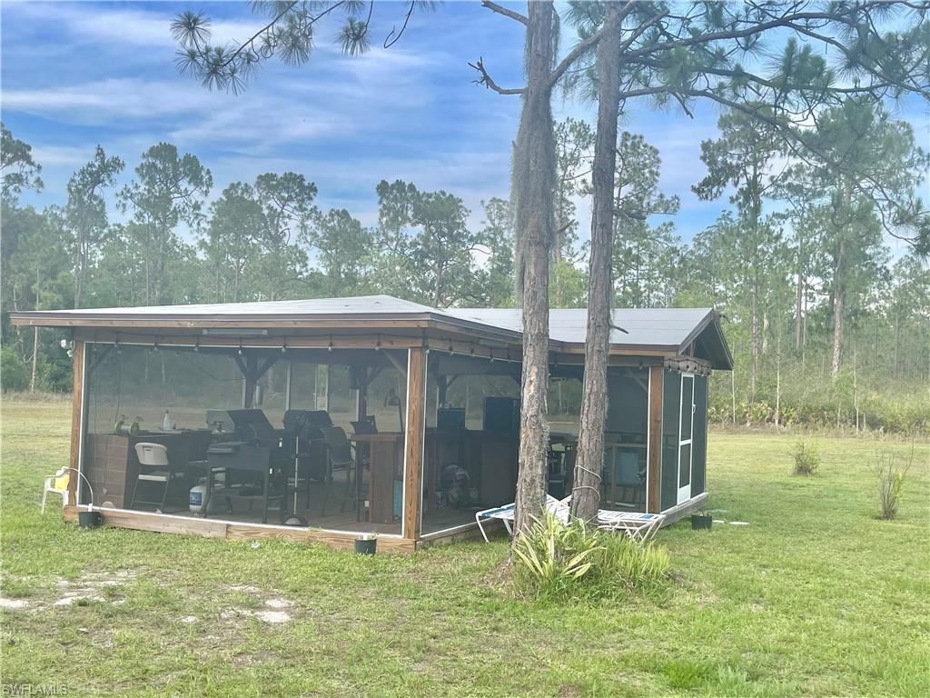 985 Honeybee Dr Property Photo 4