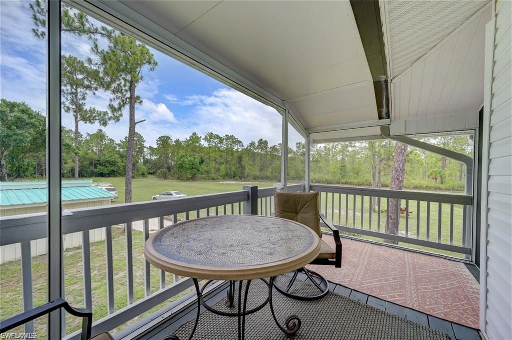 985 Honeybee Dr Property Photo 7