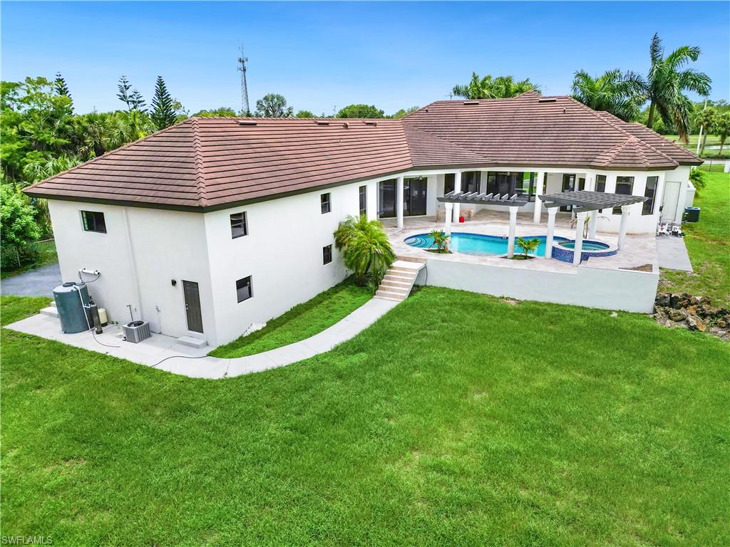 1361 Golden Gate Blvd W Property Photo 3