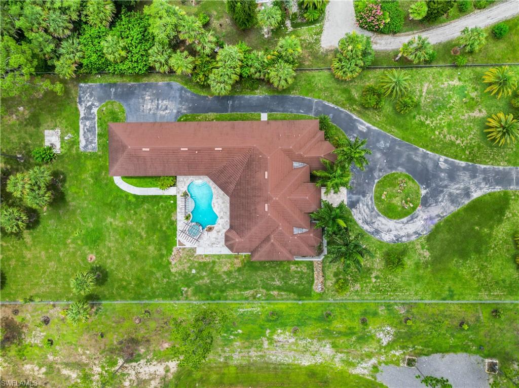 1361 Golden Gate Blvd W Property Photo 5