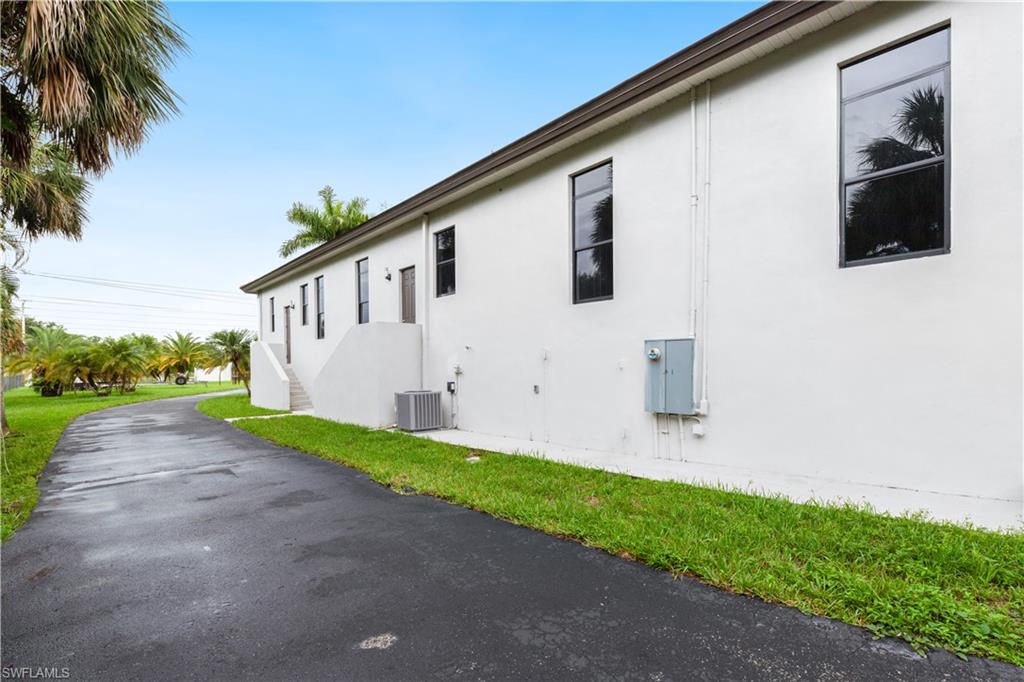 1361 Golden Gate Blvd W Property Photo 8