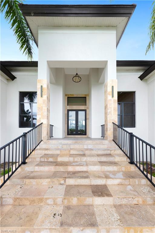 1361 Golden Gate Blvd W Property Photo 9