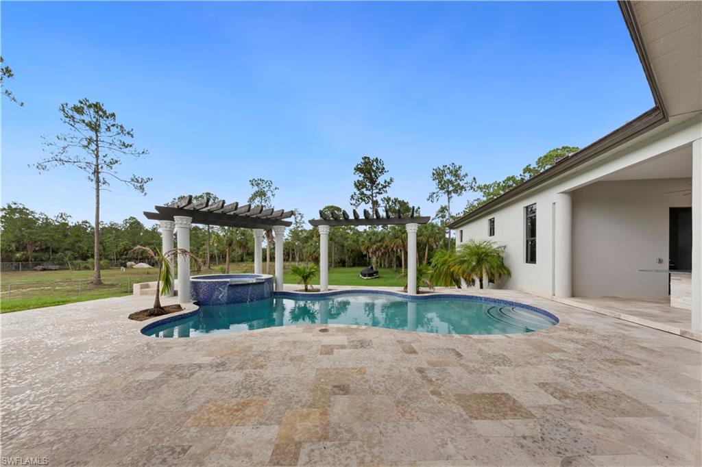 1361 Golden Gate Blvd W Property Photo 10