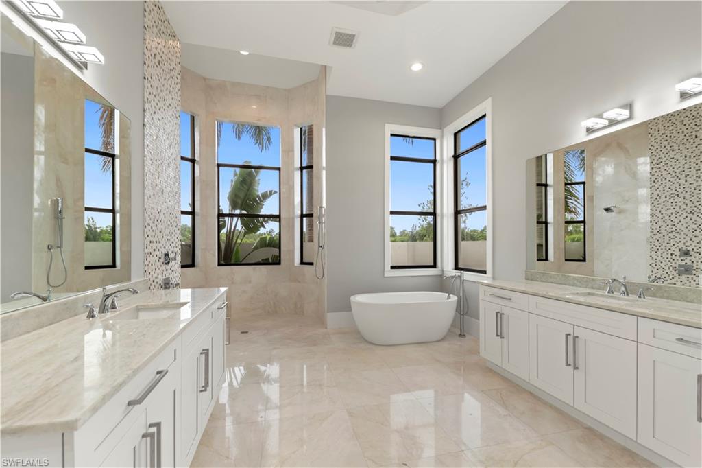1361 Golden Gate Blvd W Property Photo 19