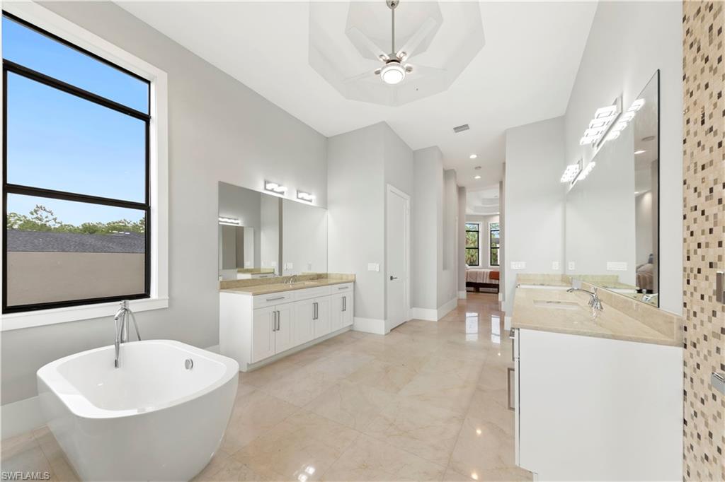 1361 Golden Gate Blvd W Property Photo 20
