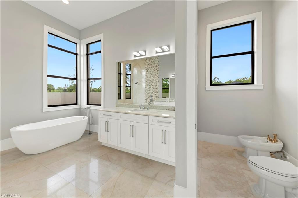 1361 Golden Gate Blvd W Property Photo 21
