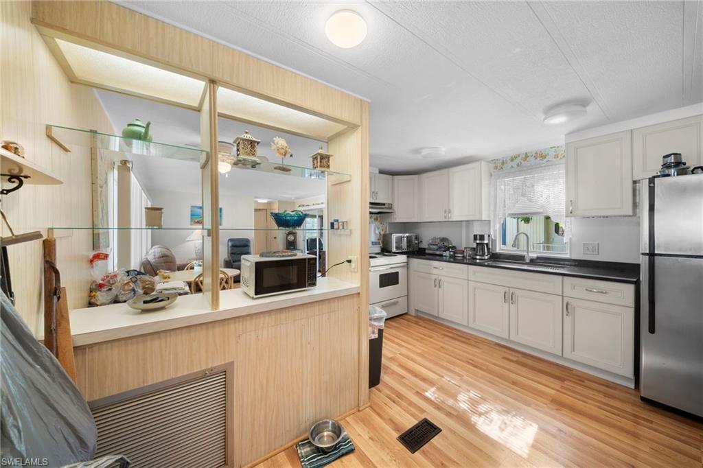 455 Cape Florida Way Property Photo 6