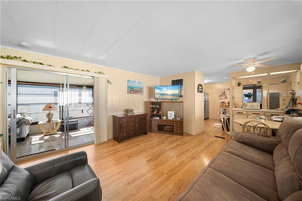 455 Cape Florida Way Property Photo 9