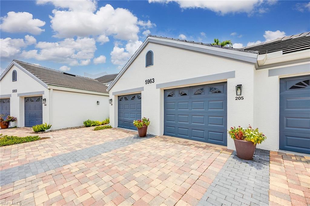 5963 Sand Wedge Ln 205 Property Photo 4