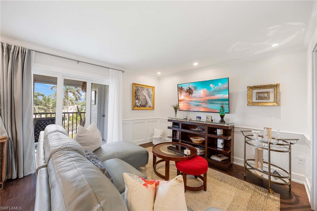 555 Park Shore Dr B408 Property Photo 8