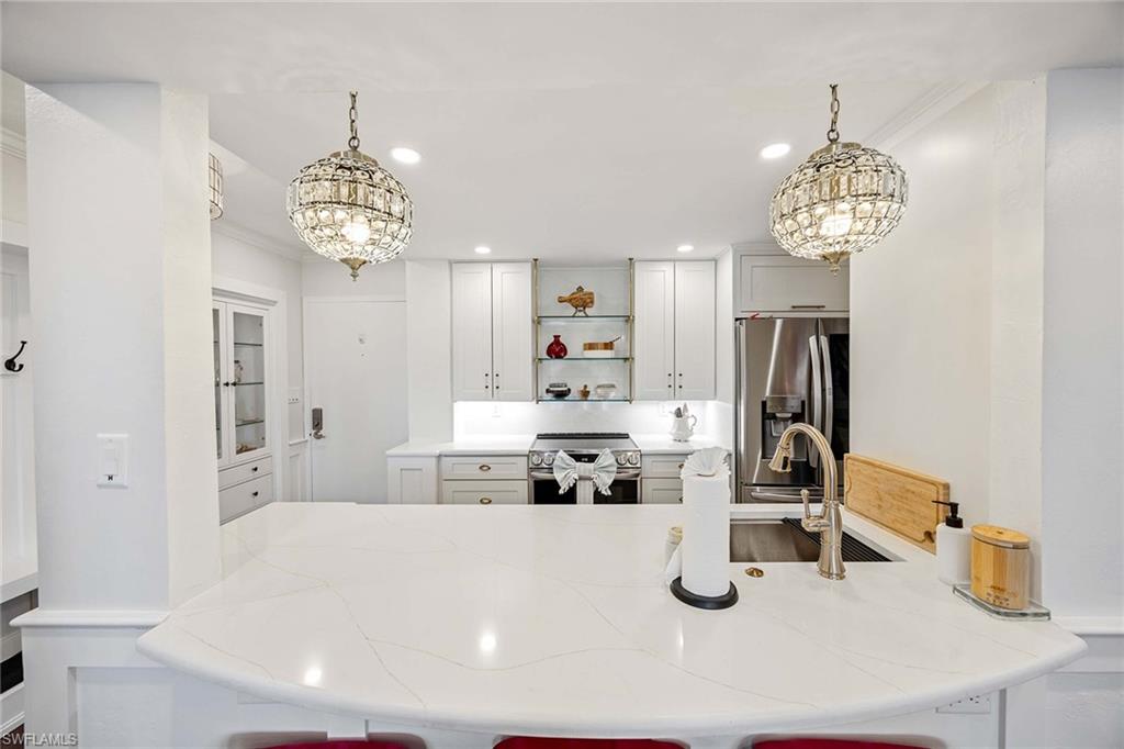 555 Park Shore Dr B408 Property Photo 13