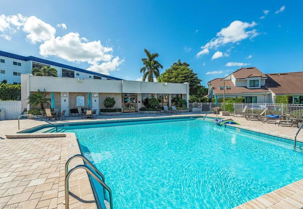 555 Park Shore Dr B408 Property Photo 32