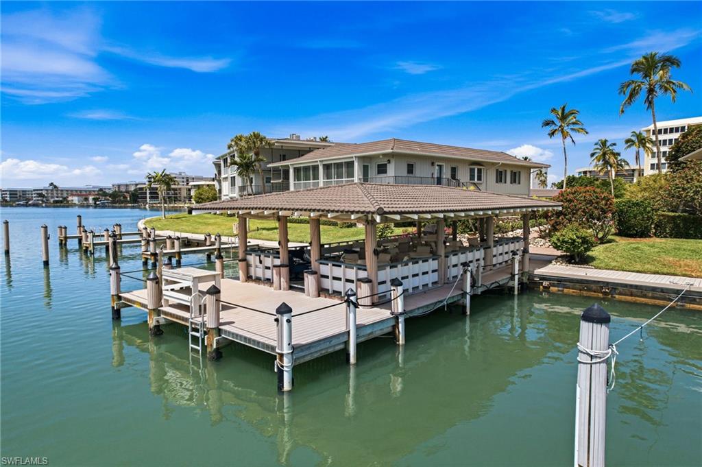 3400 Gulf Shore Blvd N L8 Property Photo 4