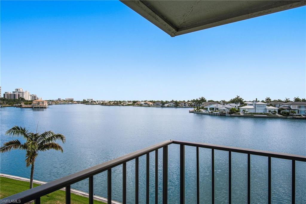 3400 Gulf Shore Blvd N L8 Property Photo 24