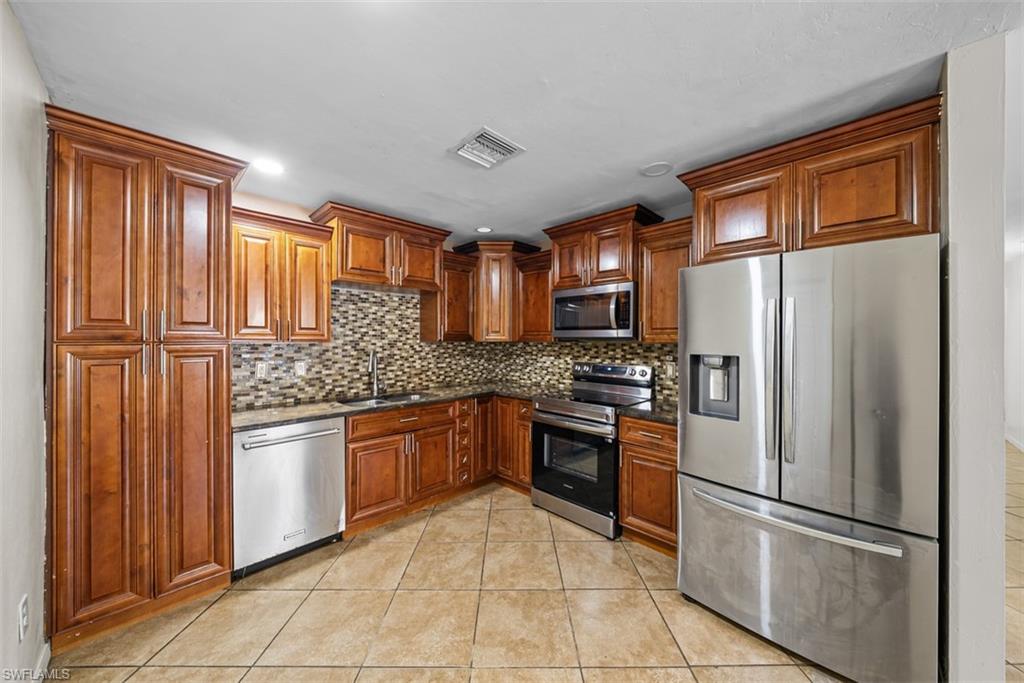 10274 Kingdom Ct Property Photo 5