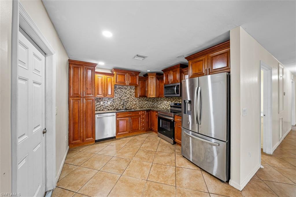 10274 Kingdom Ct Property Photo 6