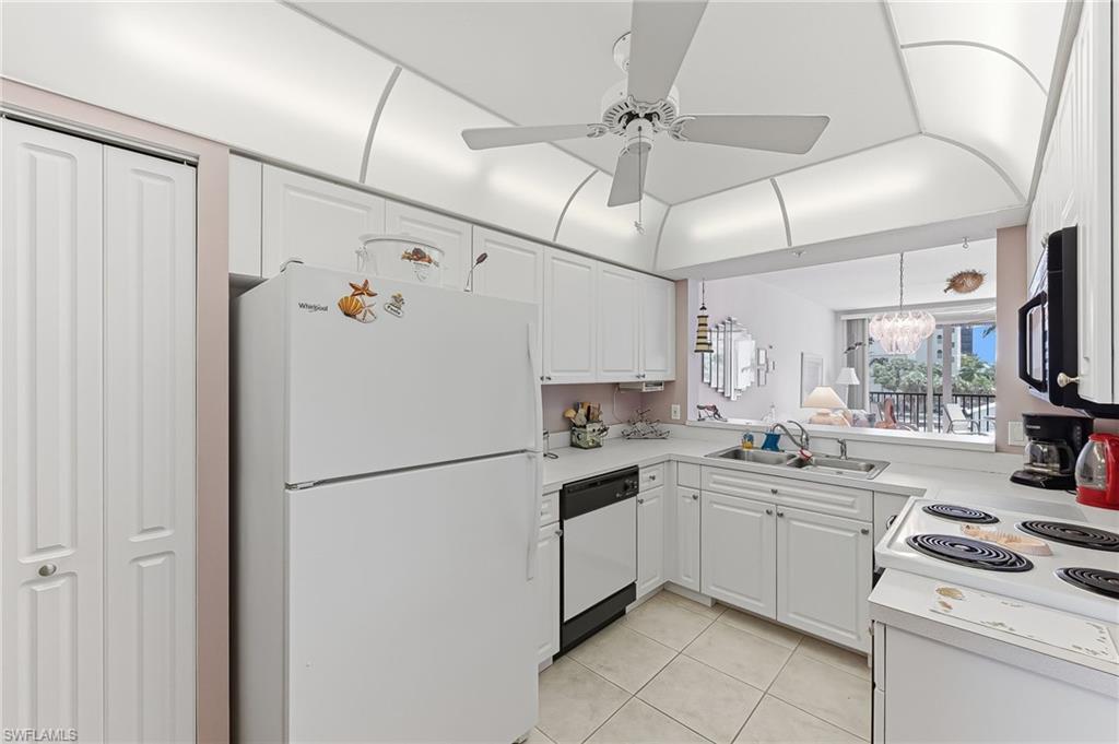4421 Bay Beach Ln 623 Property Photo 3
