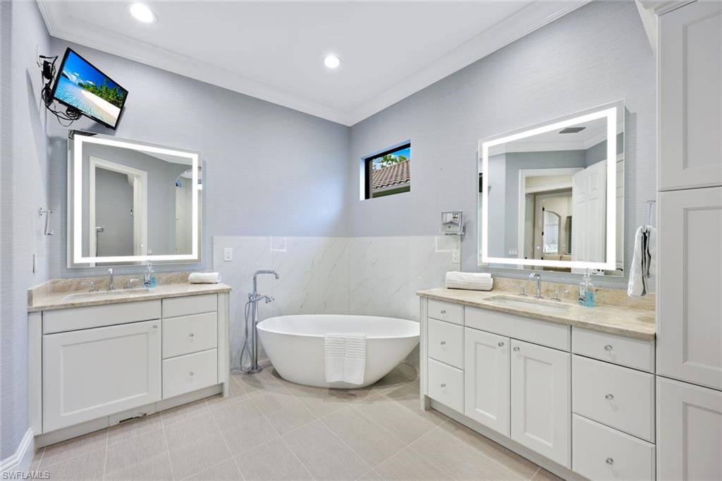 1725 Supreme Ct Property Photo 19