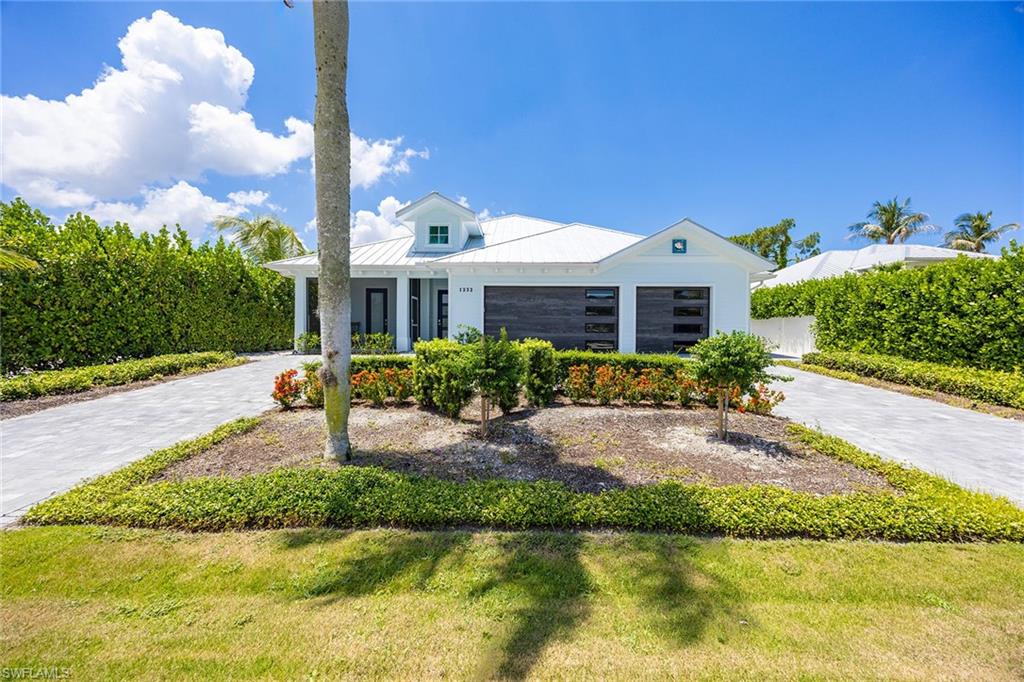 1232 Royal Palm Dr Property Photo 3