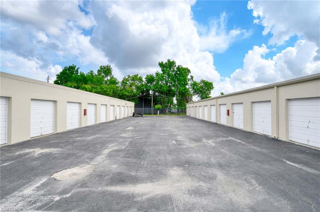 2245/2243 Bruner Ln Property Photo 11