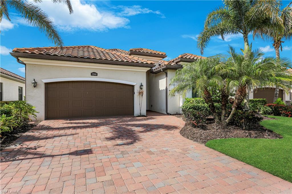 12840 Kinross Ln Property Photo 2