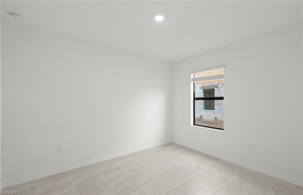 634 Lakeside Oasis Ave Property Photo 8