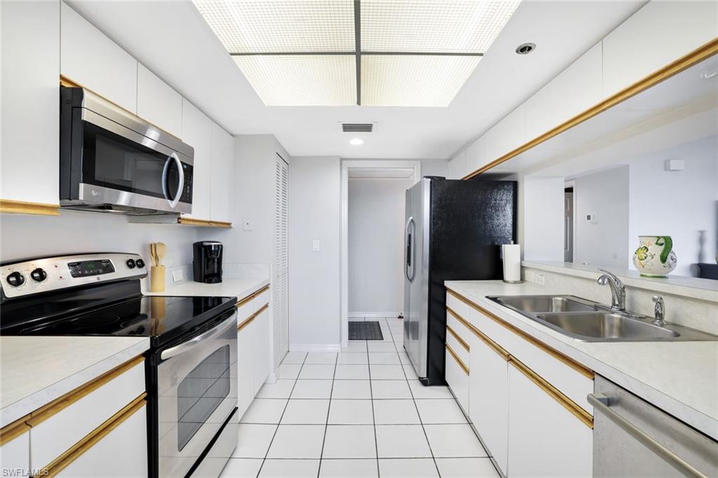 5550 Heron Point Dr 304 Property Photo 4