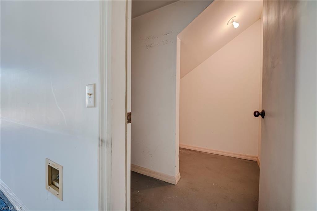 1542 Trafalgar Ln B Property Photo 6