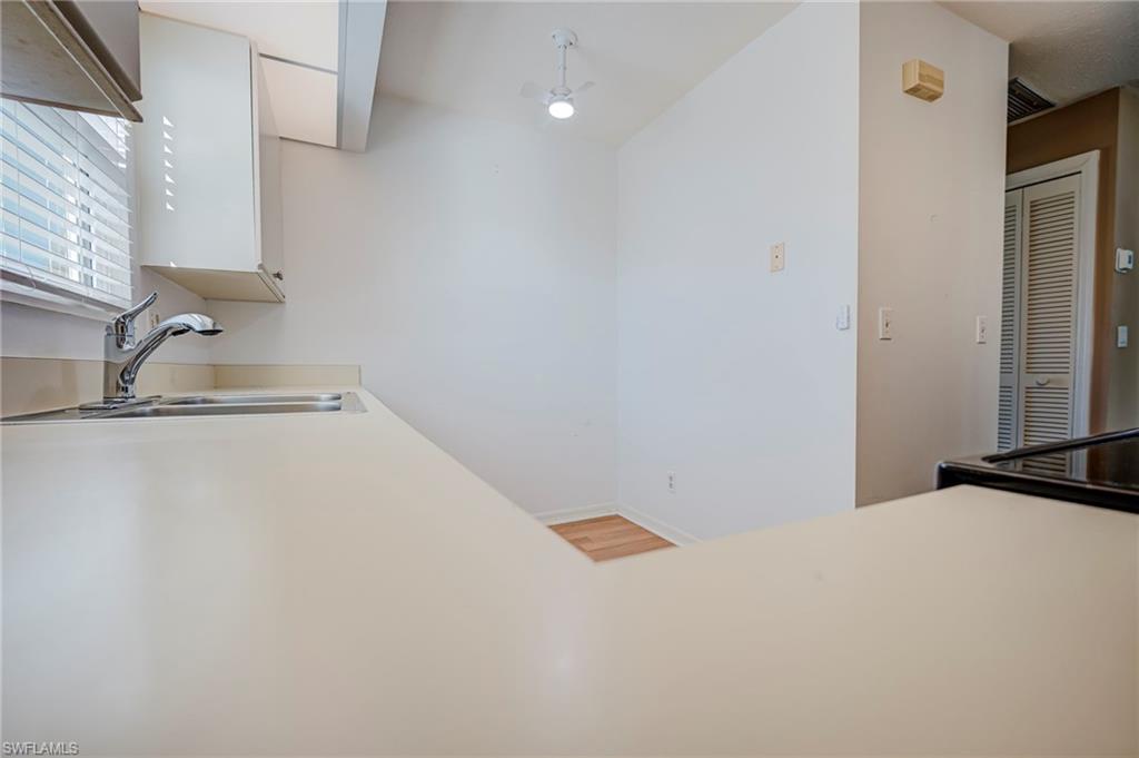 1542 Trafalgar Ln B Property Photo 10