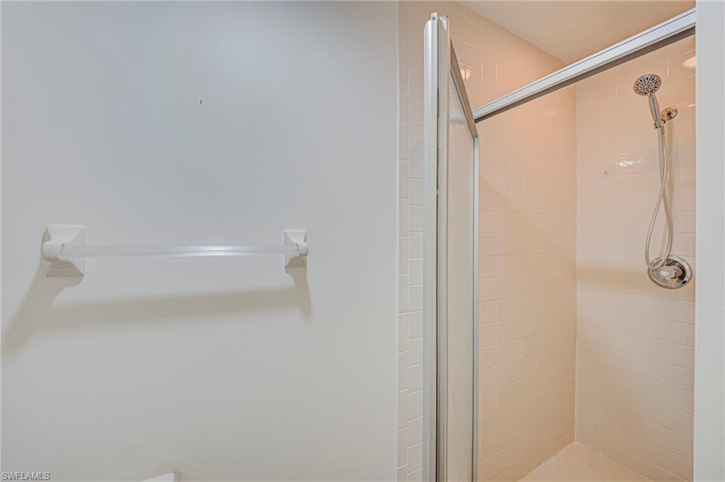 1542 Trafalgar Ln B Property Photo 16