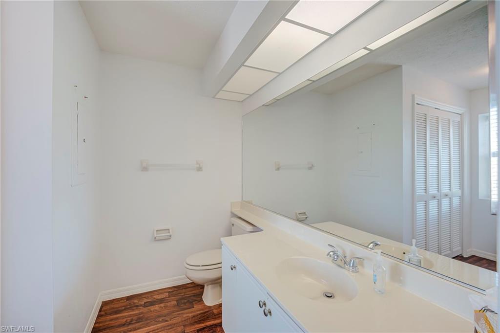1542 Trafalgar Ln B Property Photo 19