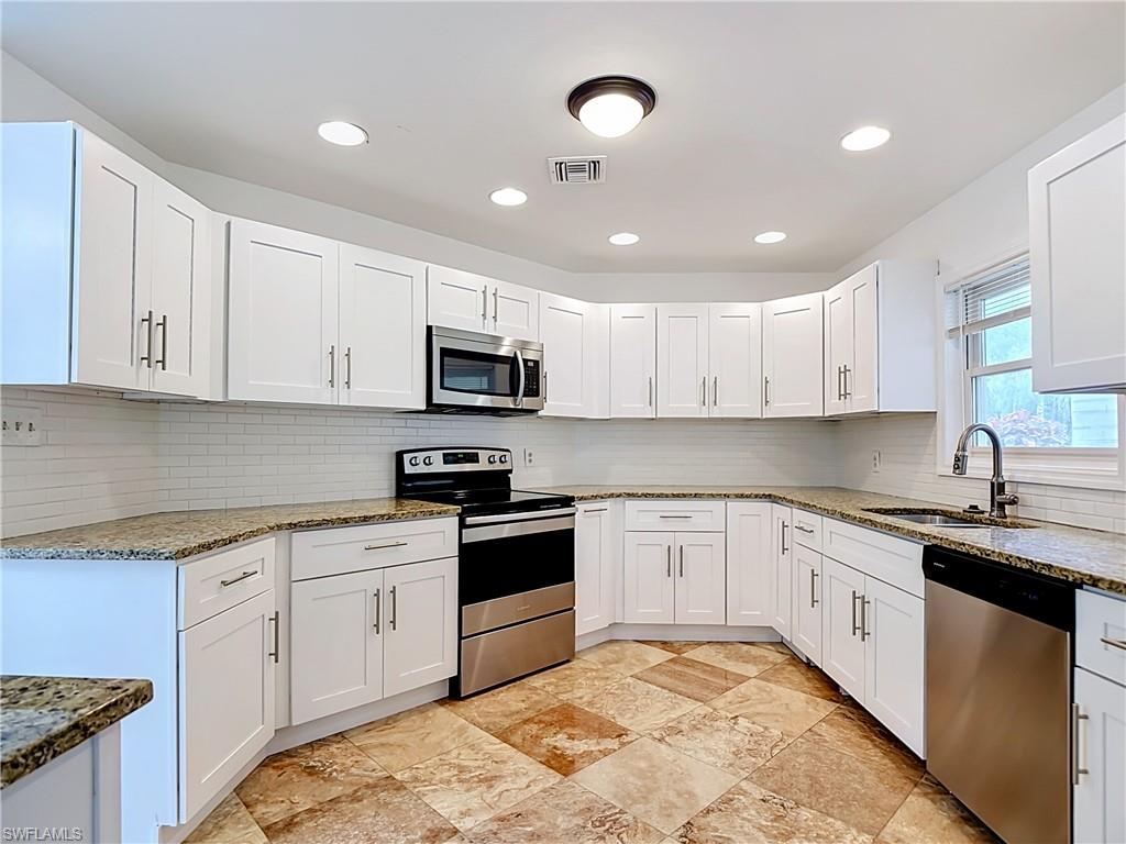 56 Grey Wing Pt Property Photo 5