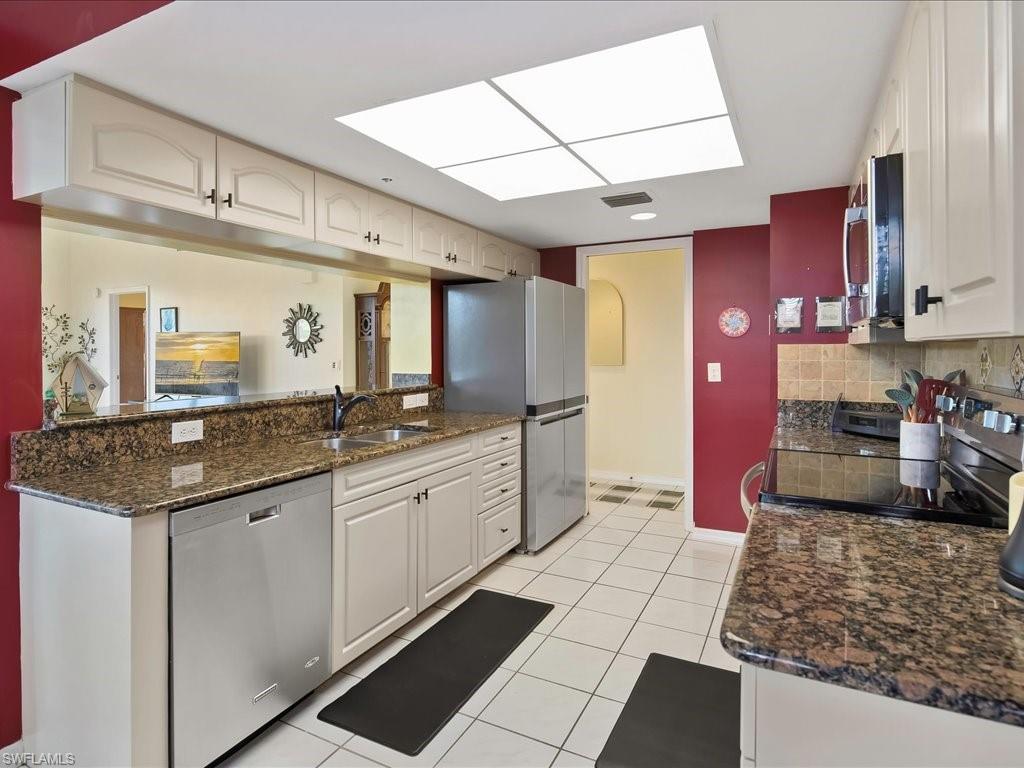 5550 Heron Point Dr 105 Property Photo 7