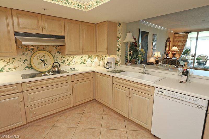 60 Seagate Dr 604 Property Photo 11