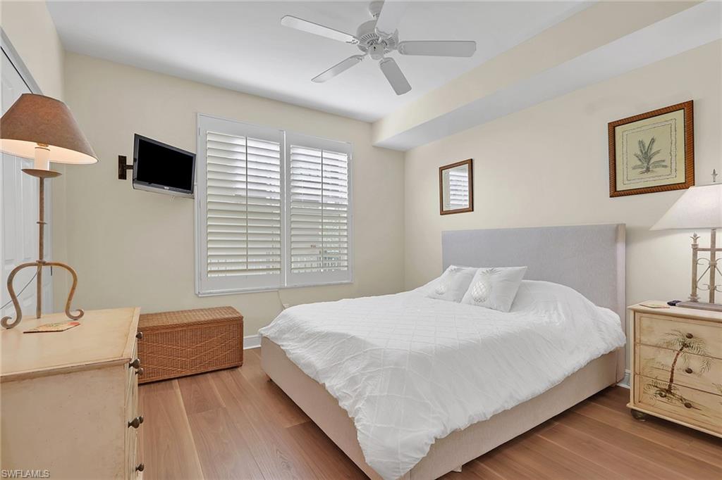 430 Cove Tower Dr 302 Property Photo 24