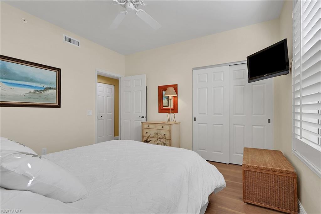 430 Cove Tower Dr 302 Property Photo 25
