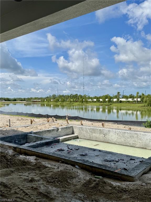25562 Crystal Shore Dr Property Photo 6