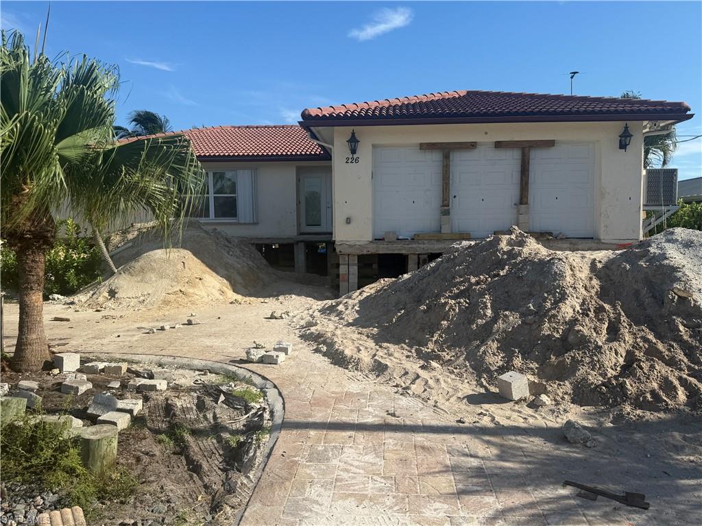 226 1st St Property Photo 1
