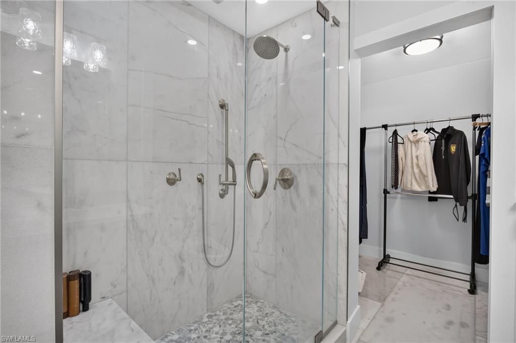 226 1st St Property Photo 14
