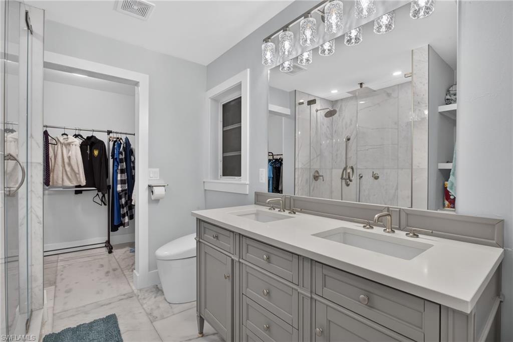 226 1st St Property Photo 16