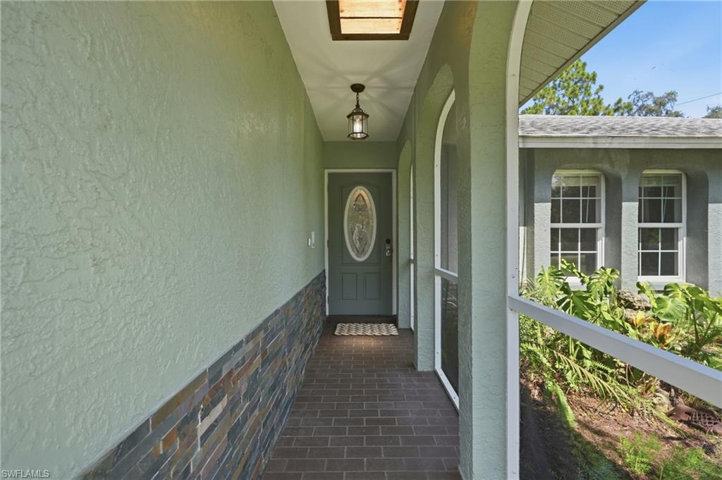 505 Thompson Ave Property Photo 3