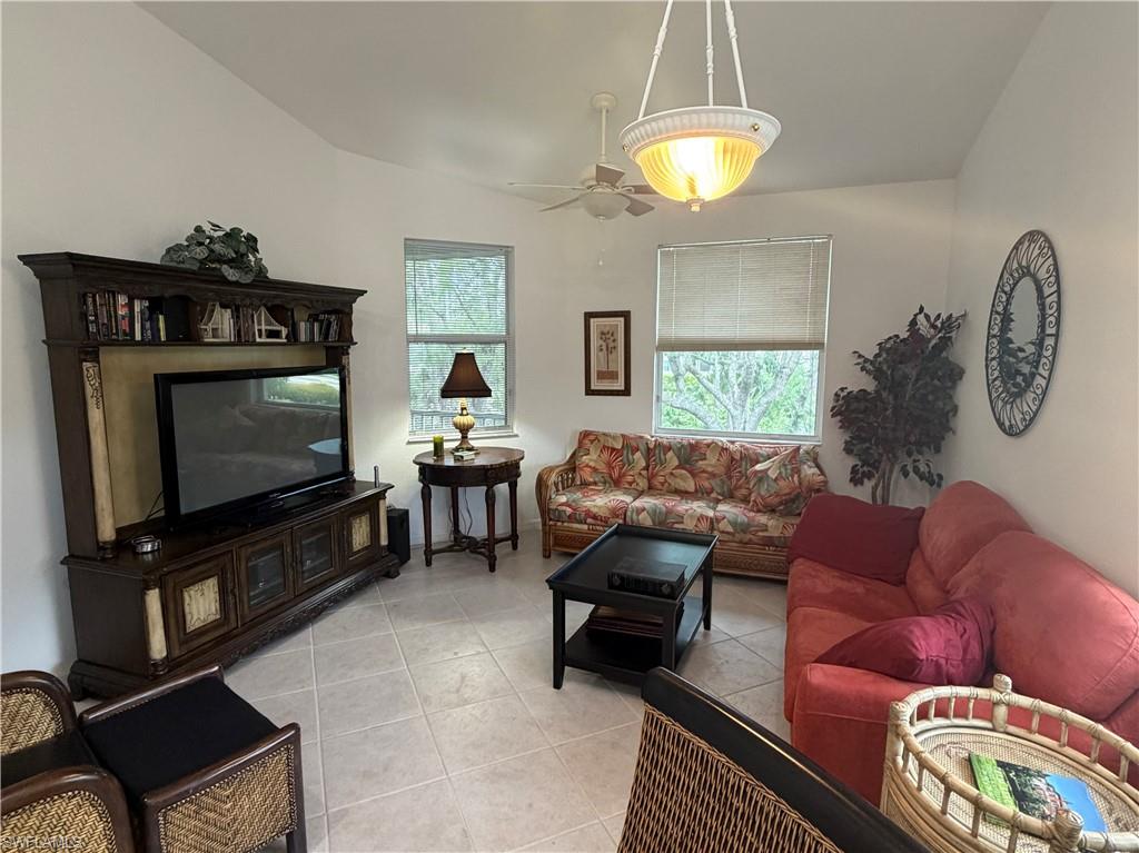 1305 Mariposa Cir 1204 Property Photo 1
