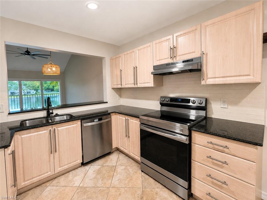240 Timber Lake Cir D201 Property Photo 3