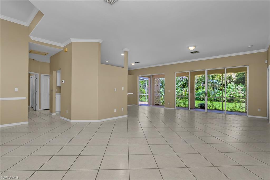 11082 Lakeland Cir Property Photo 5