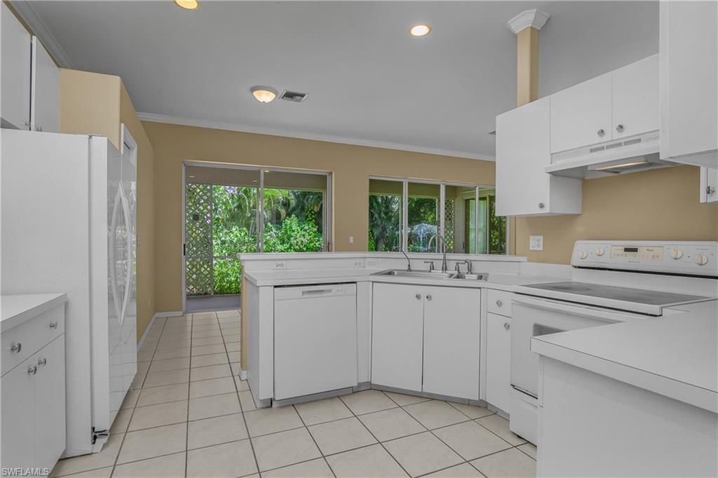 11082 Lakeland Cir Property Photo 13