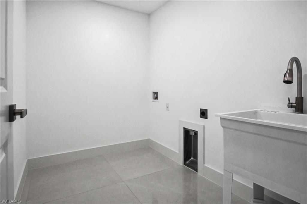 739 Fullerton Ave S Property Photo 12
